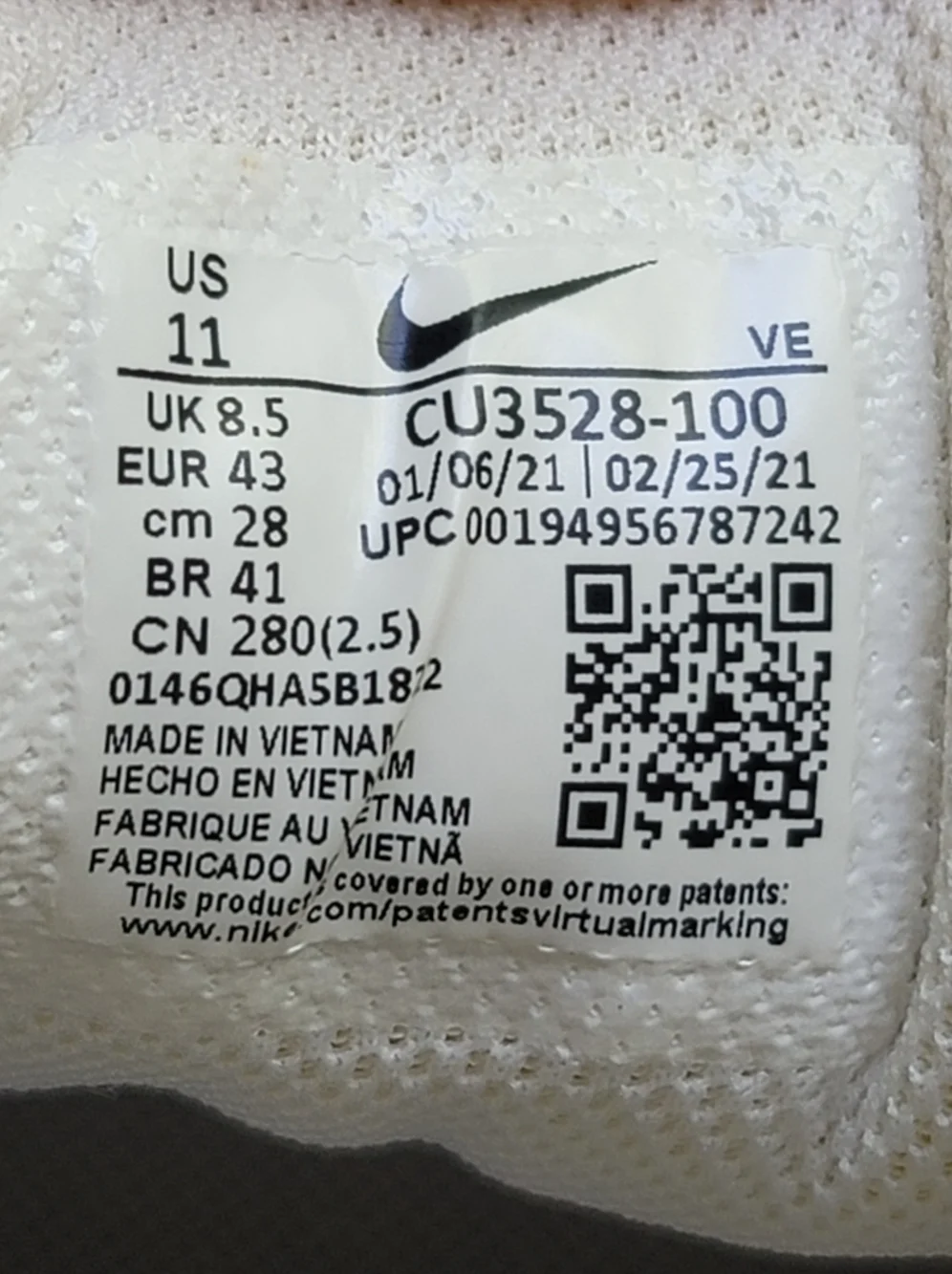Nike Women's White & Peach Running Shoes - Picture 9 of 10